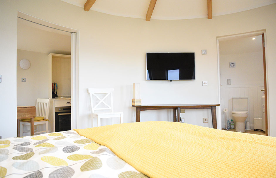 Isle of Skye Rotunda contains a king size bed en suite bathroom and kitchen for guest use