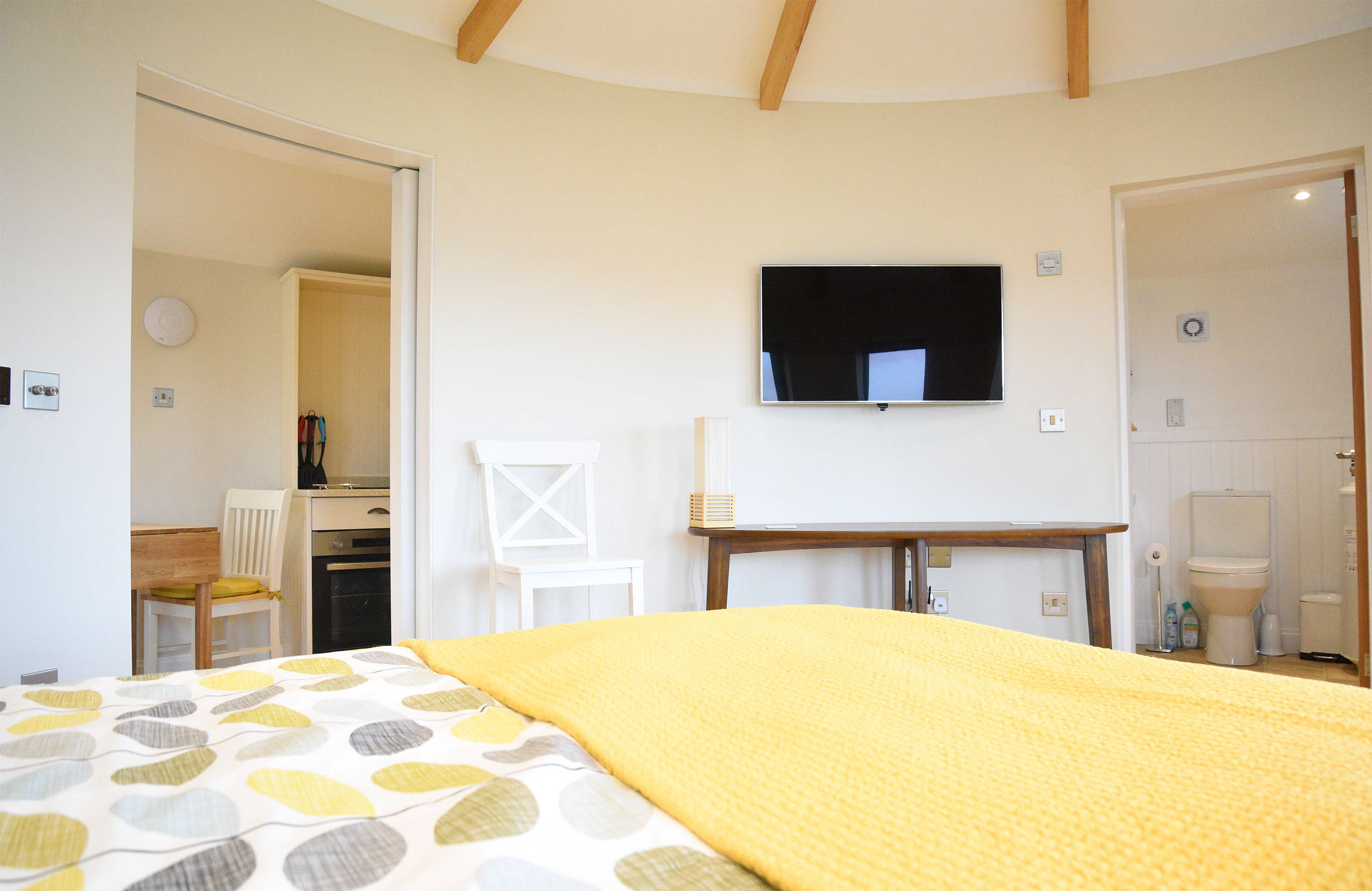 Open plan modern self catering accommodation near Braes on the Isle of Skye WIFI Smart TV Parking Sea View En Suite King Size Bed